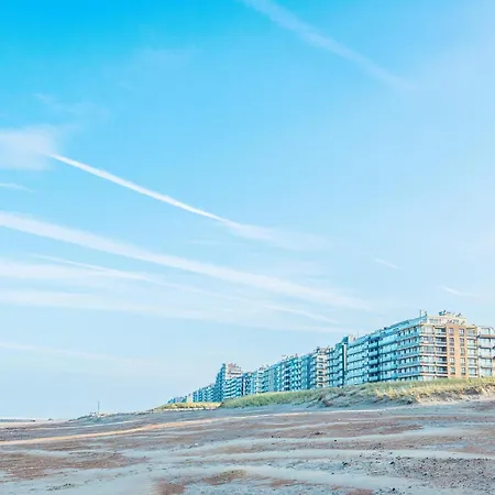 Coastal Town With Views, Cleaning Included *
