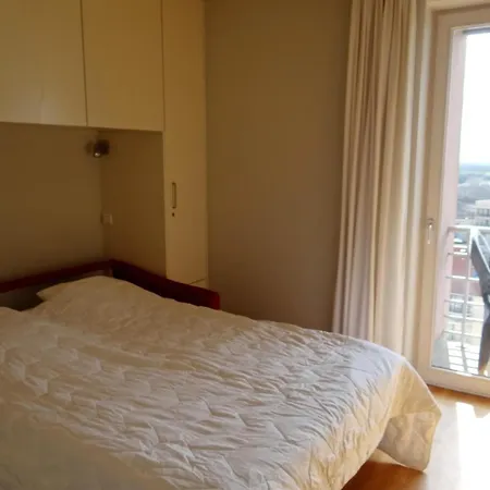 Coastal Town With Views, Cleaning Included 아파트 니우포르트