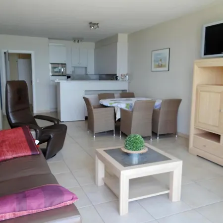 In Near The Sea , Cleaning Included Apartment Nieuwpoort