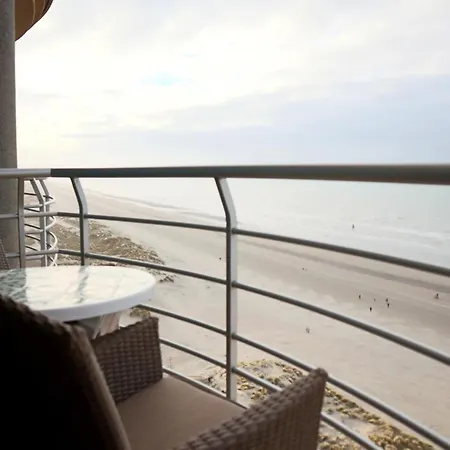 Coastal Town With Views, Cleaning Included 니우포르트